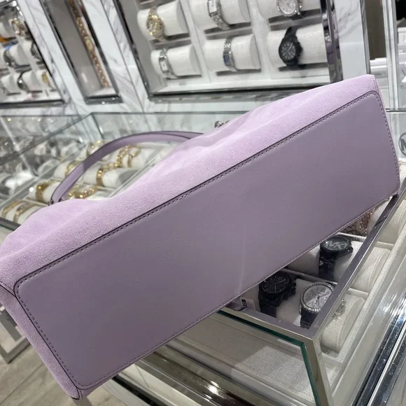 MICHAEL KORS Christina Large Suede Triple Gusset Shoulder Tote Bag
Lt Quartz
NWT - Picture 10 of 16